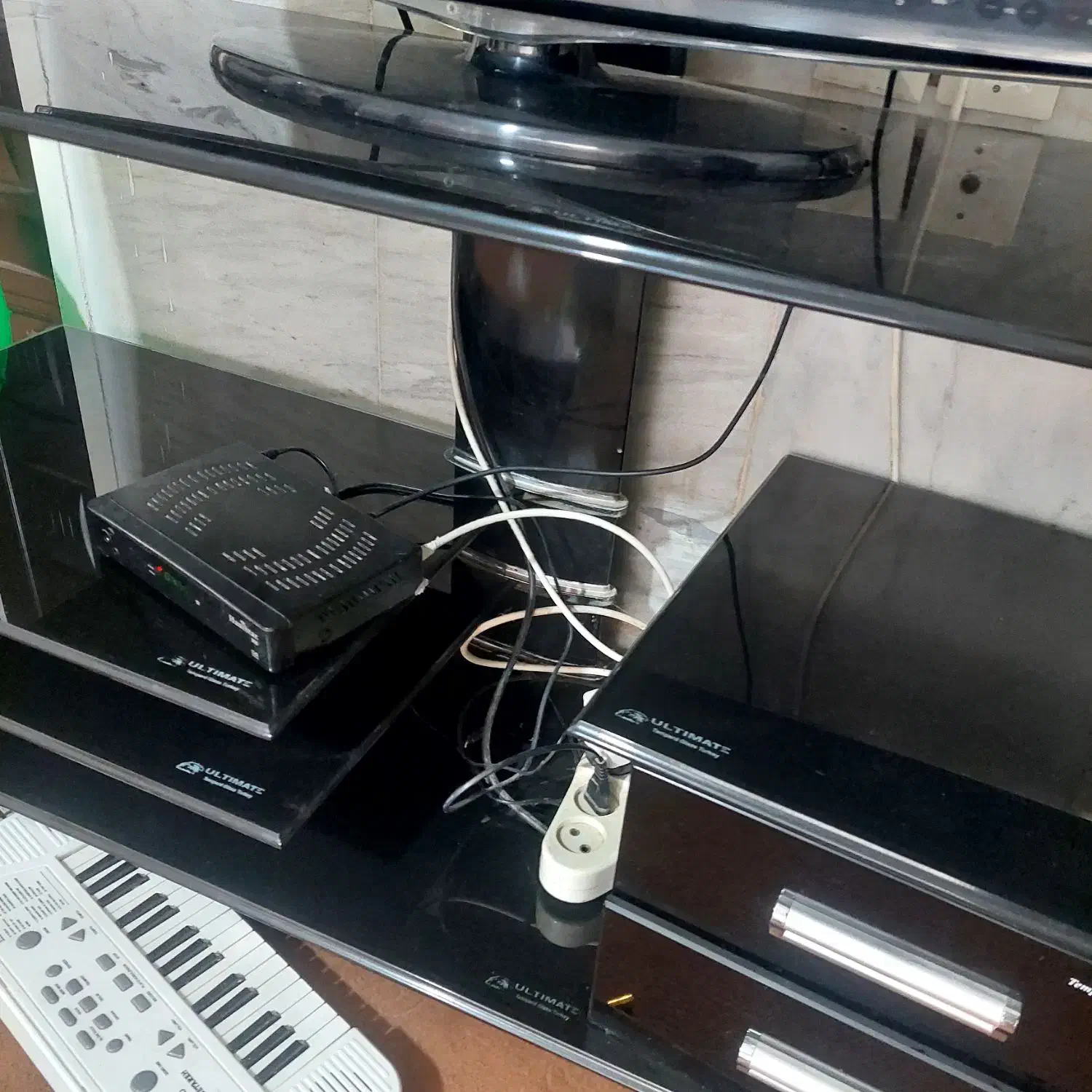 میزتلویزیون|میز تلویزیون|تربت جام, شهید نصرالهی|دیوار