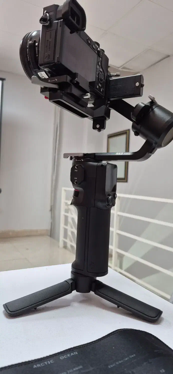 آلفا۶۴۰۰ورونین آراس مینی|دوربین عکاسی و فیلم‌برداری|مشهد, فرودگاه|دیوار