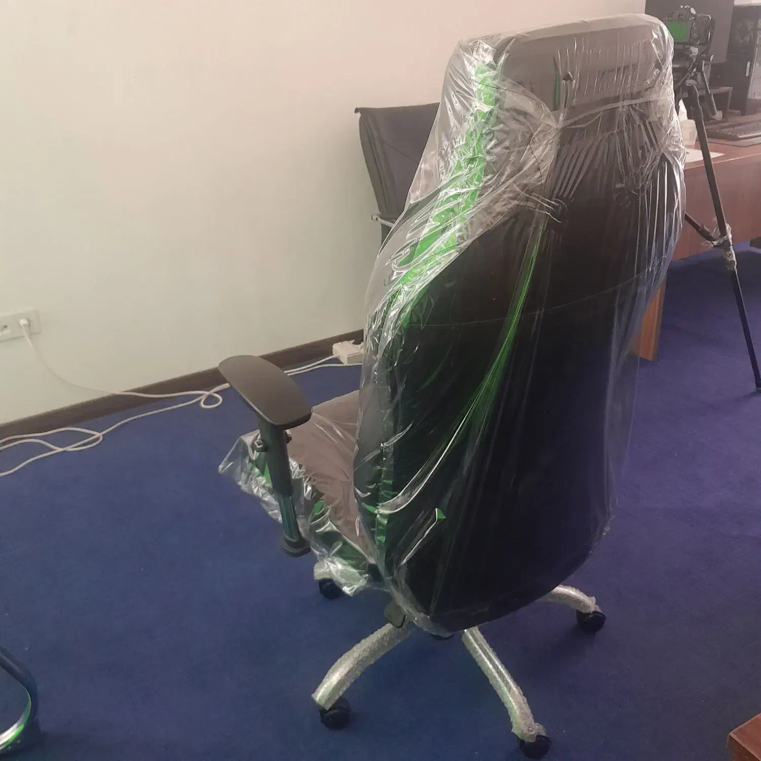 صندلی راحتی حرفه ای|دفتر کار|قیروکارزین, |دیوار