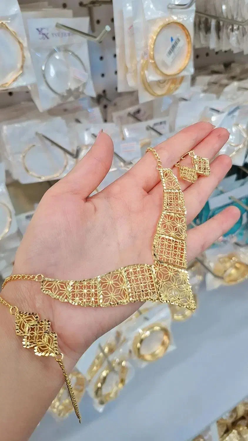 سرویس زنانه رنگ ثابت|بدلیجات|پرند, فاز ۶|دیوار