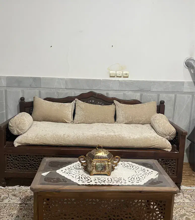 تخت سنتی و میز|مبلمان خانگی و میز عسلی|سیرجان, |دیوار