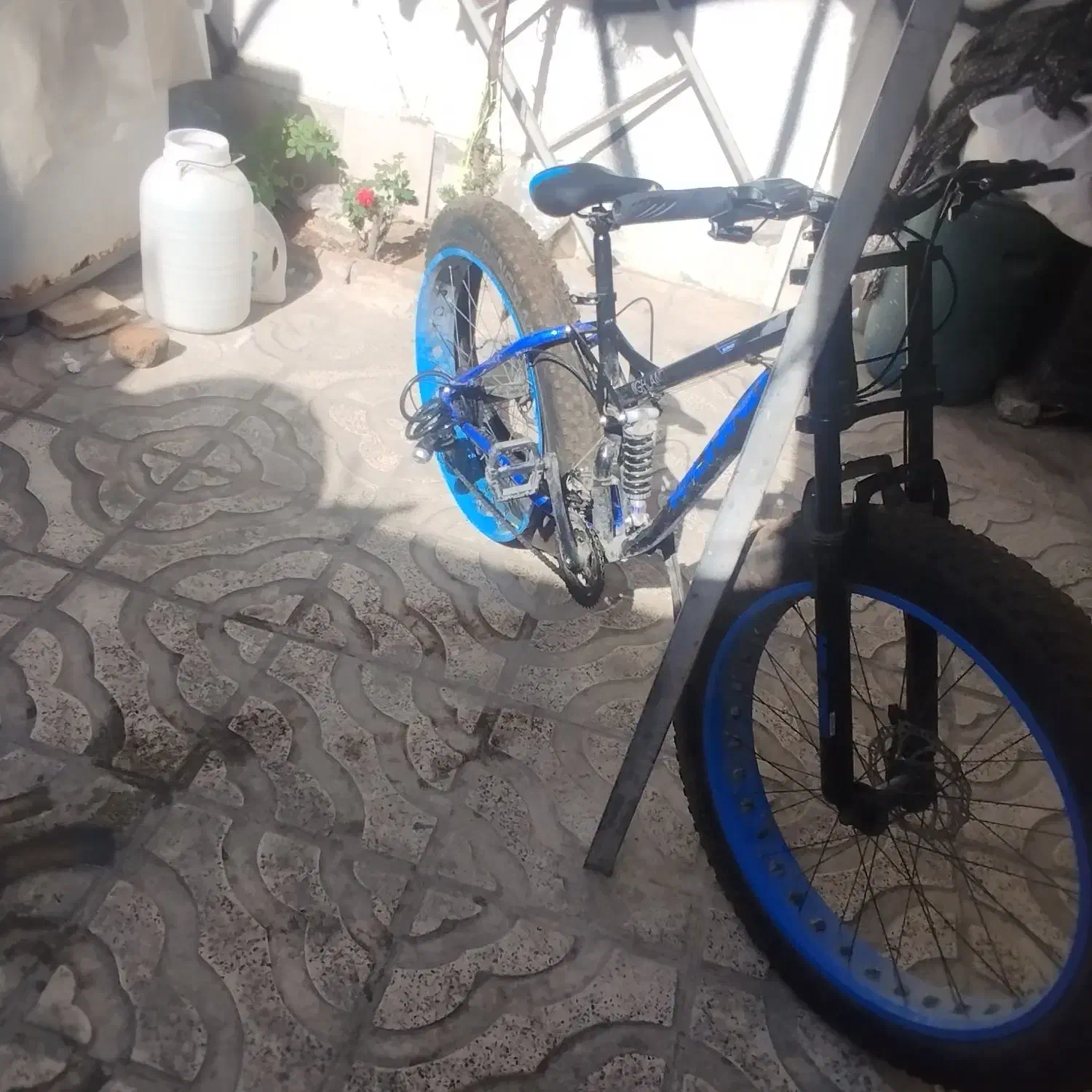 یک عدد دوچرخه ساحلی لاستیک گنده سایز 24|دوچرخه، اسکیت، اسکوتر|کرج, آق تپه|دیوار