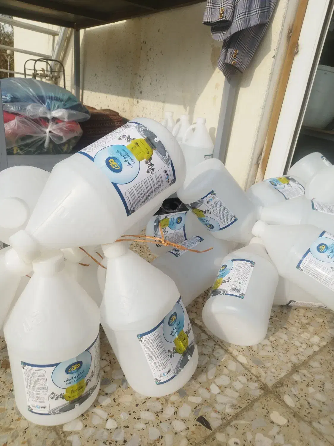 فروش 4لیتری سوپاپ دار|ظروف نگهدارنده، پلاستیکی، یک‌بارمصرف|سنندج, |دیوار