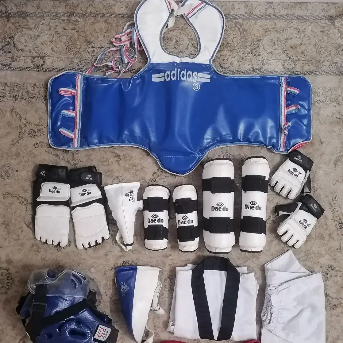 هوگو تکواندو و لباس|تجهیزات ورزشی|قم, شهرک سازمان آب|دیوار