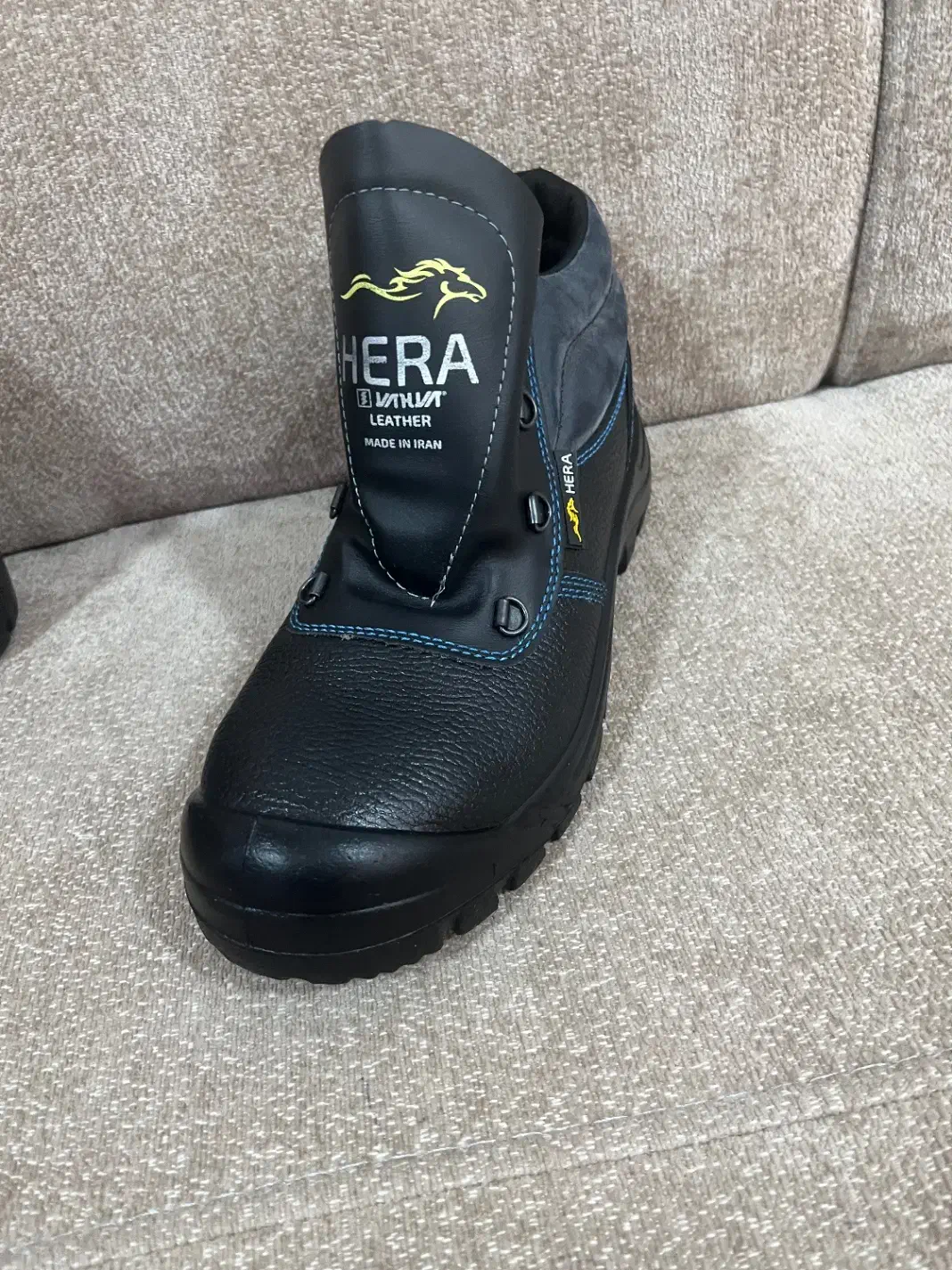 لباس وکفش کار|لباس|خواف, |دیوار