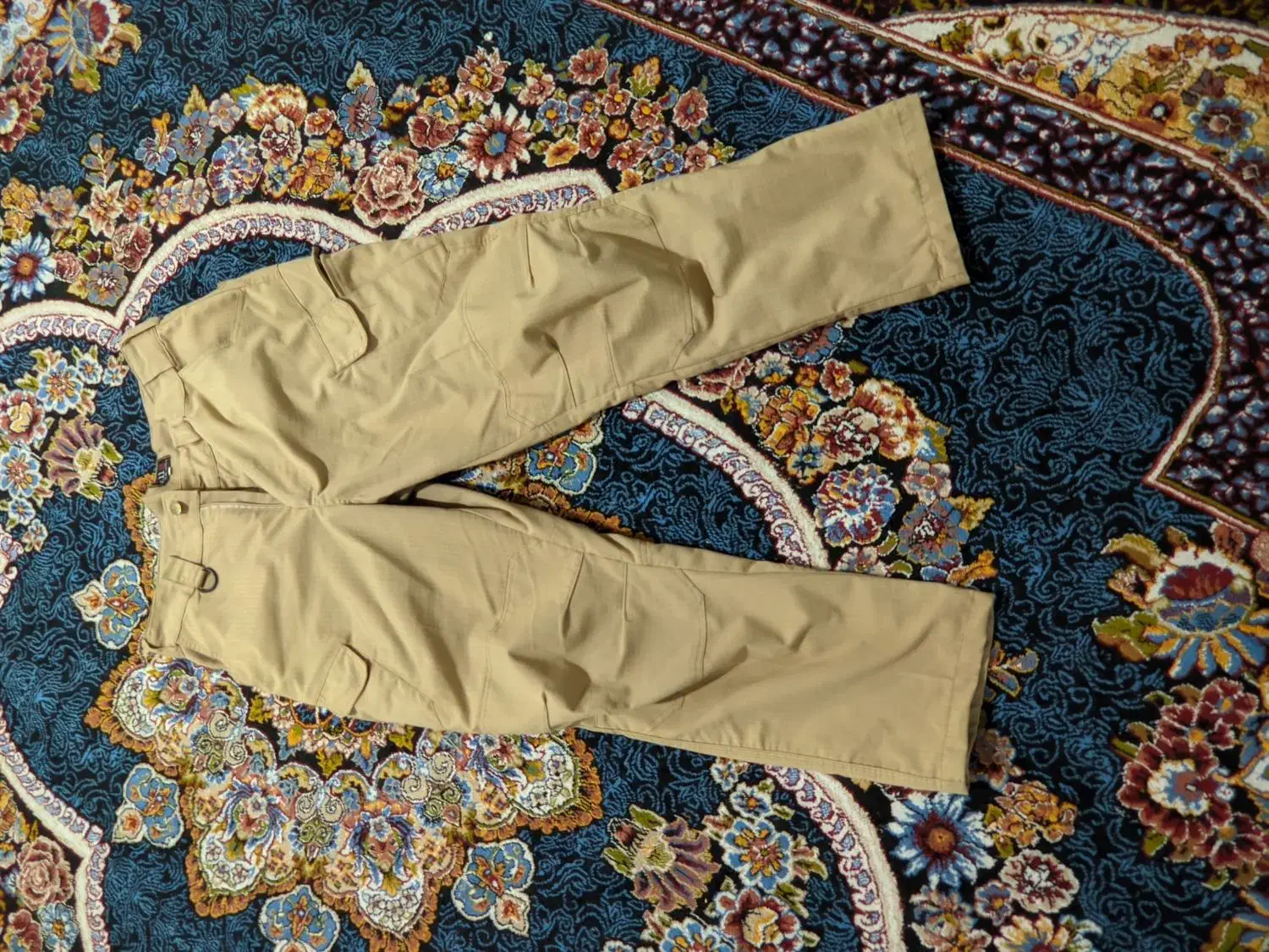 شلوار|لباس|تهران, آهنگ|دیوار