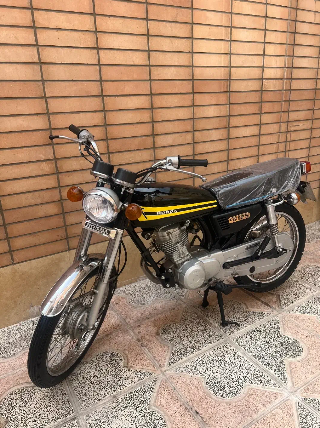 هندا ۱۲۵تکرو مدل۸۰ پلاک قدیم|موتورسیکلت|لنجان, |دیوار