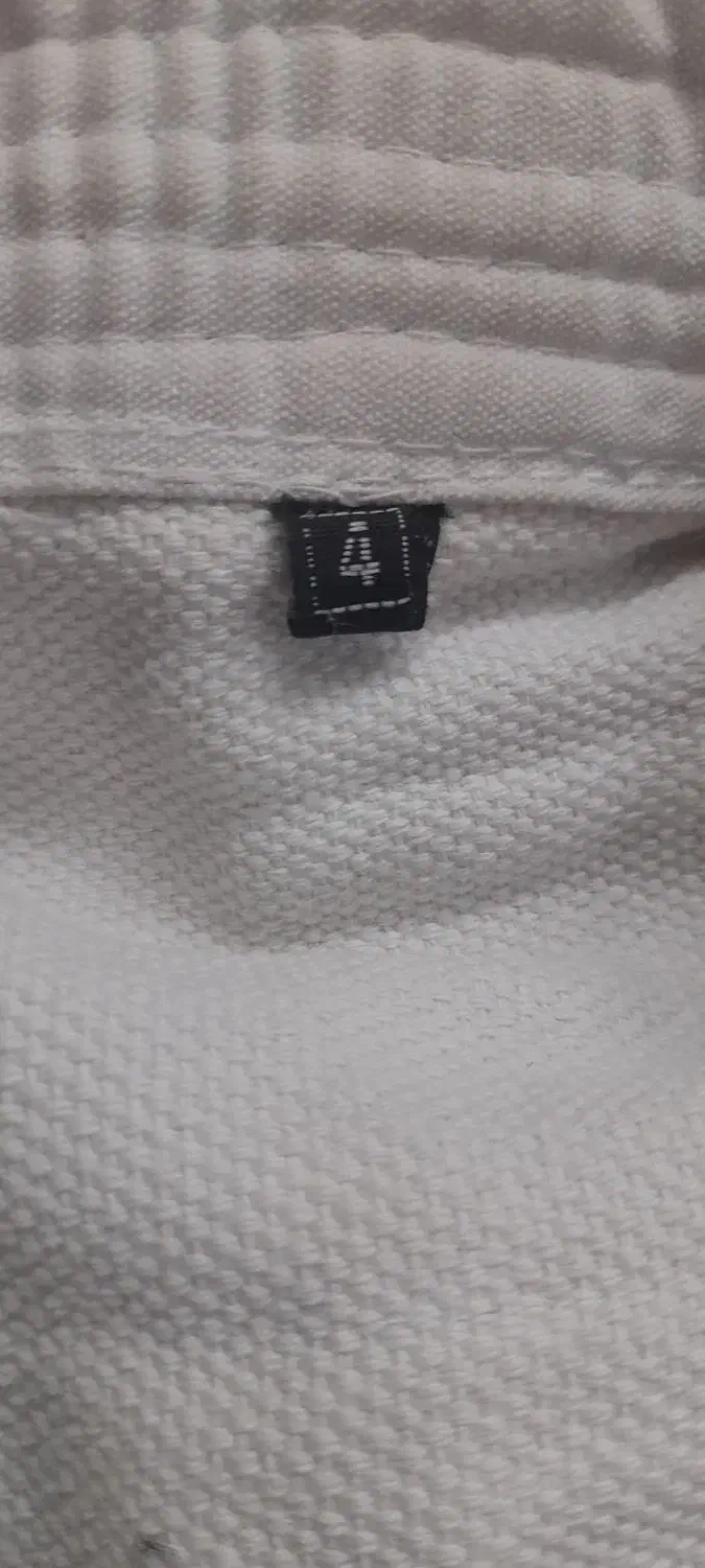 لباس باشگاه با کمربند|لباس|قم, انسجام|دیوار