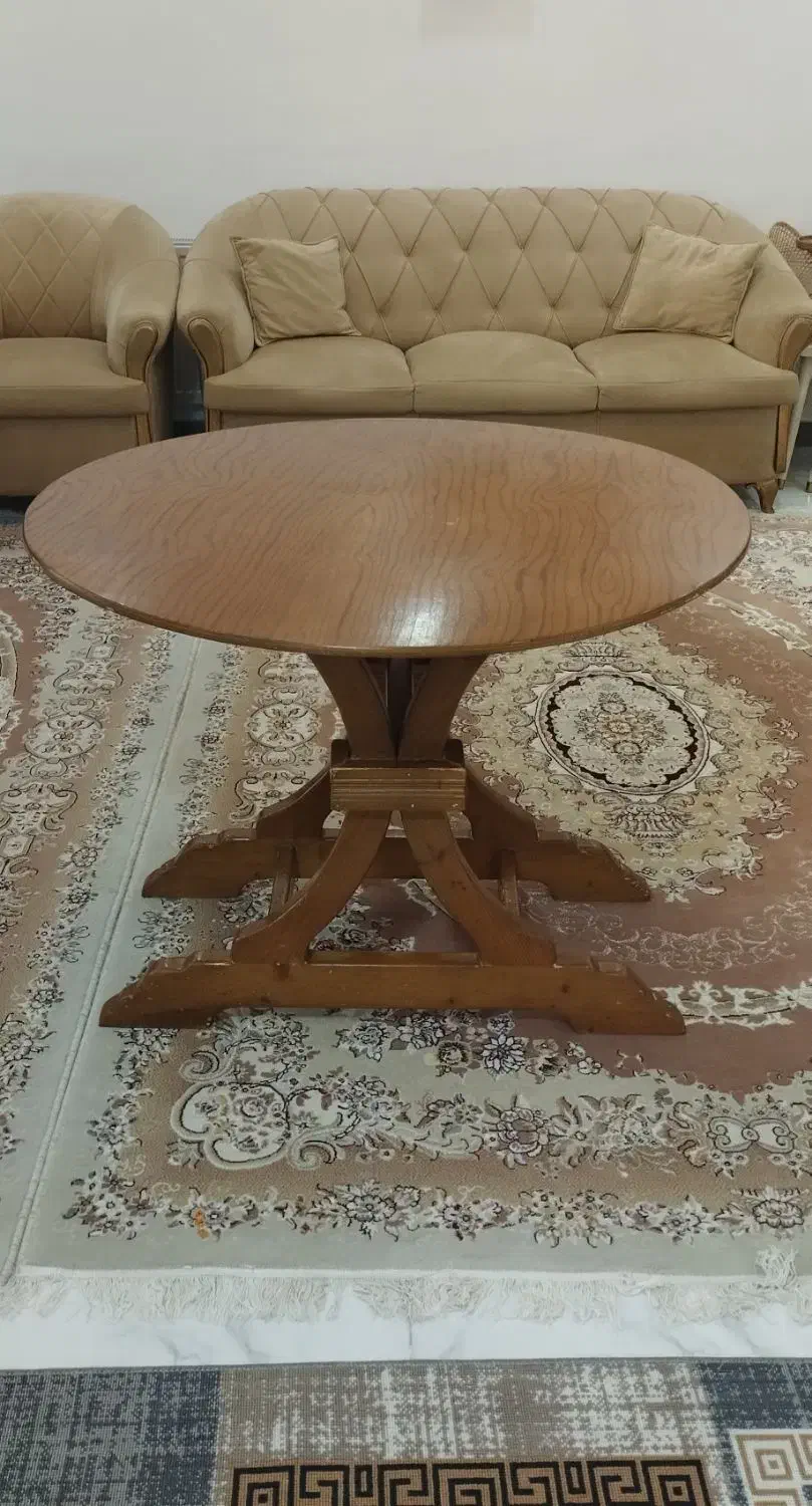 میز چهار نفره|میز و صندلی غذاخوری|رشت, پیرکلاچای|دیوار