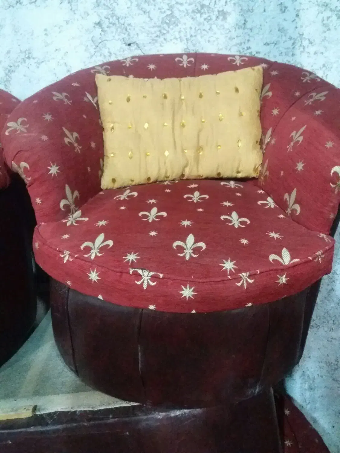 مبل۷نفره تمیز|مبلمان خانگی و میز عسلی|قهدریجان, |دیوار