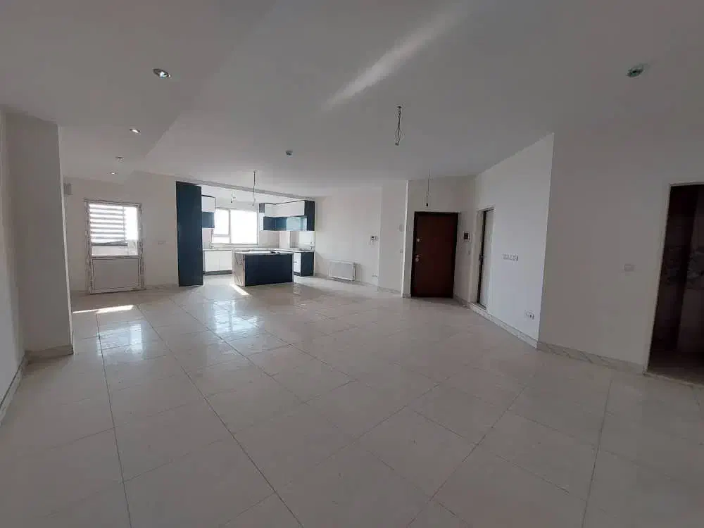 نگین غرب اردستانی ۱۳۵متر ۳خواب ویو شمال و جنوب