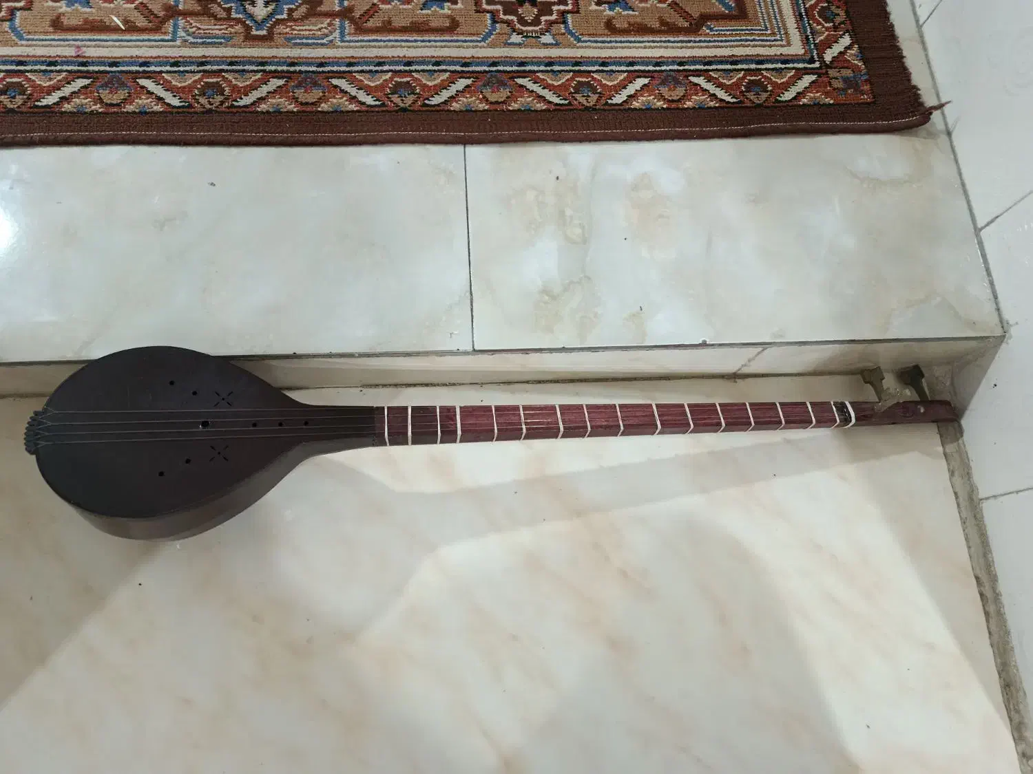 سه تار سالم|سازهای سنتی|کوهدشت, |دیوار