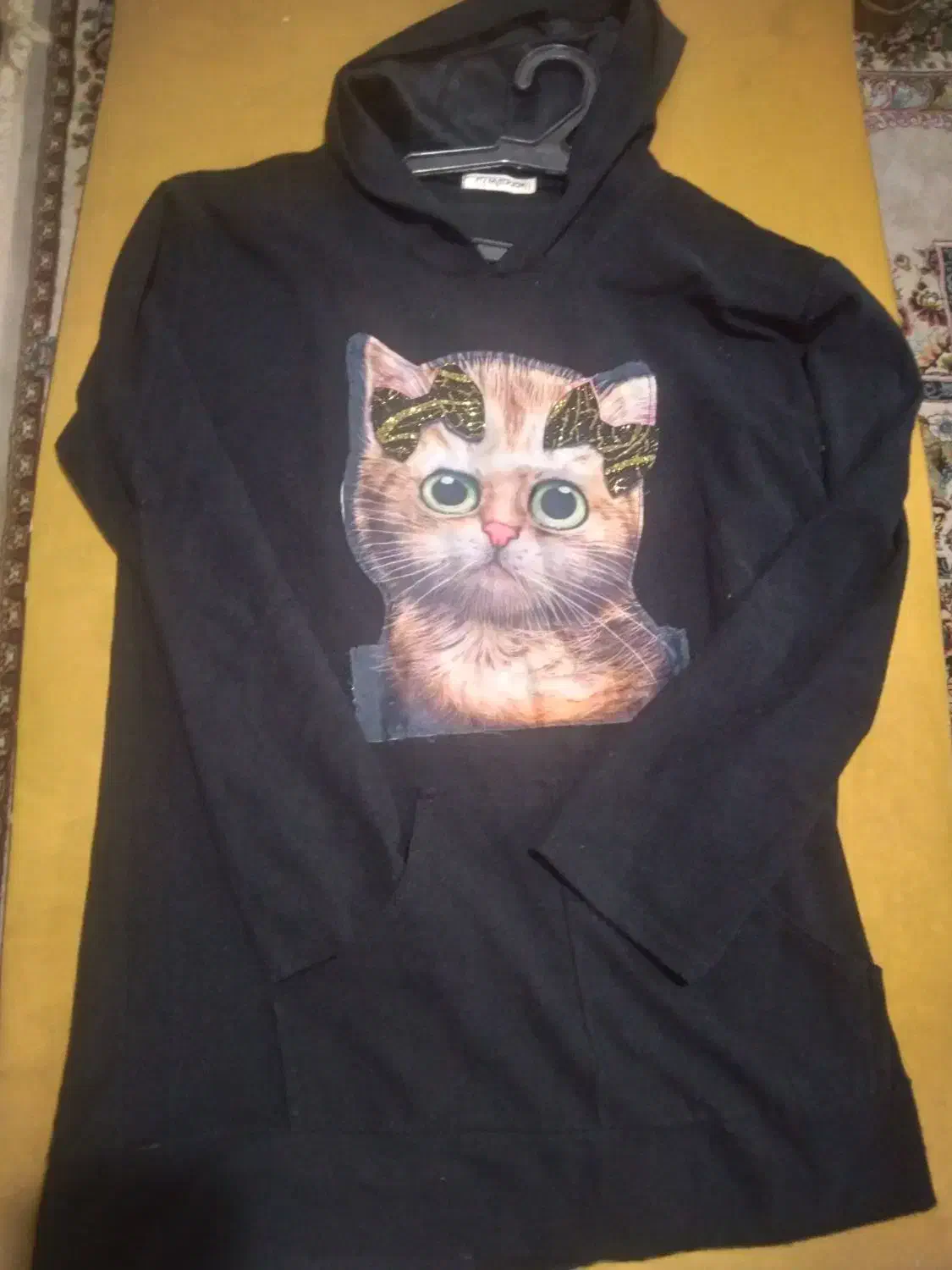 هودی کلاه دار|لباس|رشت, آب و برق|دیوار