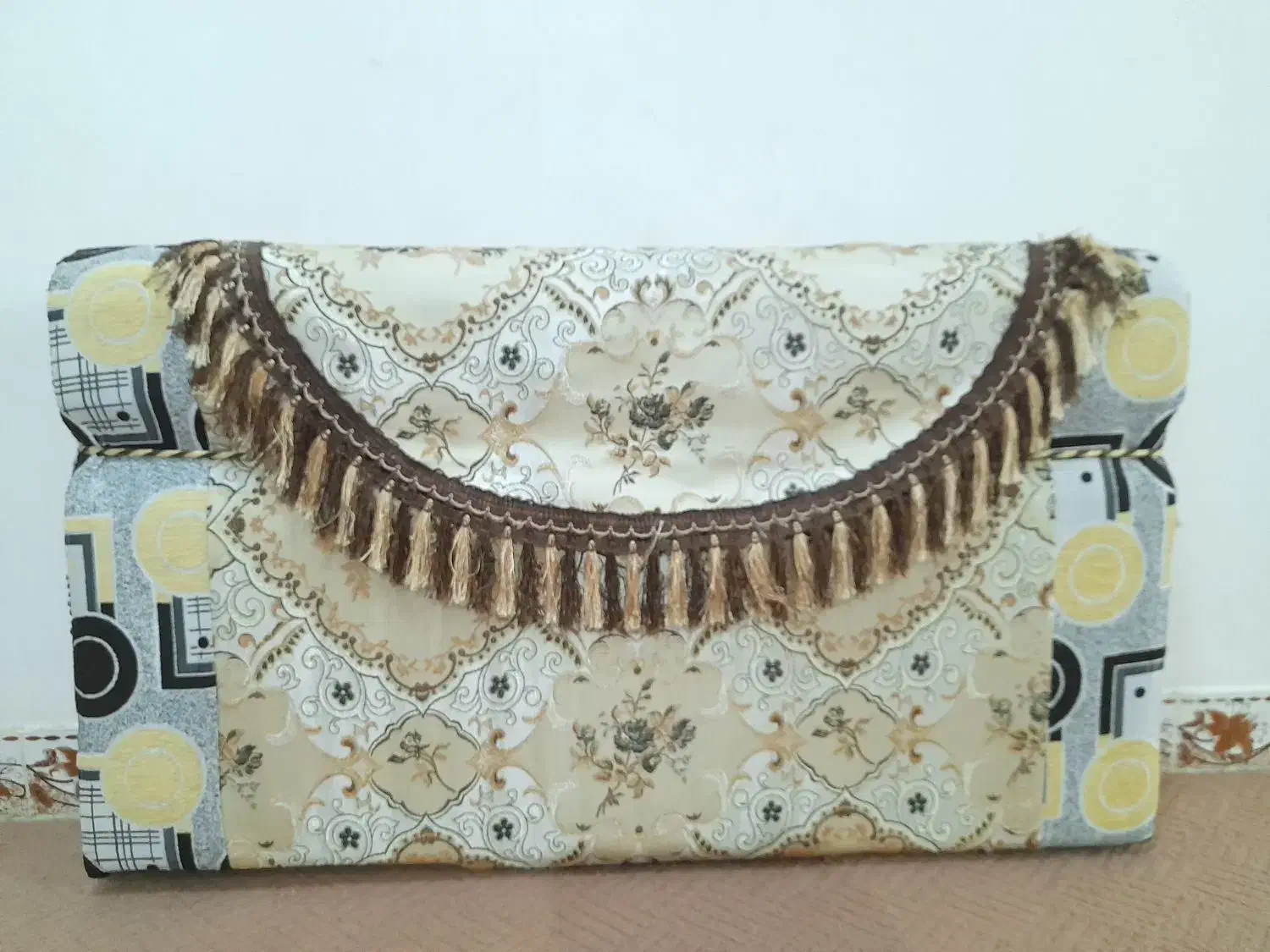 یک جفت پشتی|پشتی|بروجرد, |دیوار