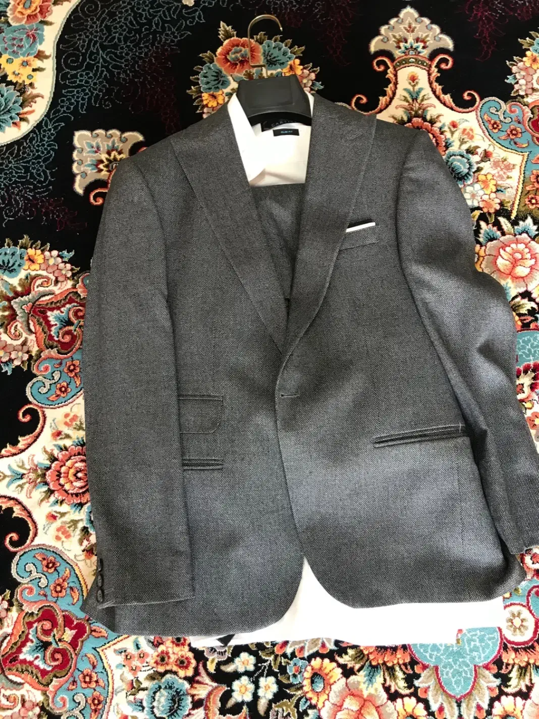 کت شلوار|لباس|چالوس, |دیوار