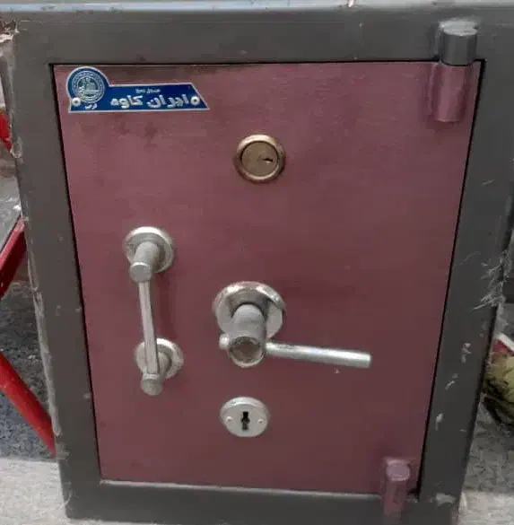 گاو صندوق|دفتر کار|اراک, |دیوار