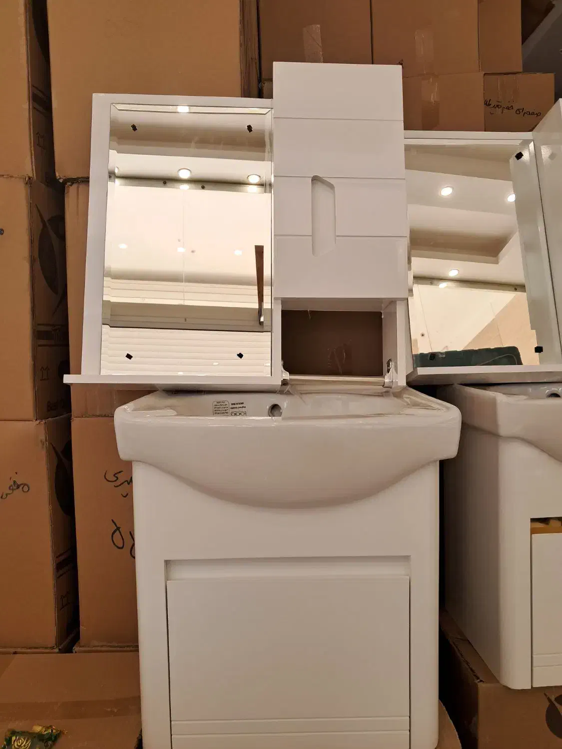 روشویی کابینتی و پایه چینی|لوازم سرویس بهداشتی|یزد, |دیوار