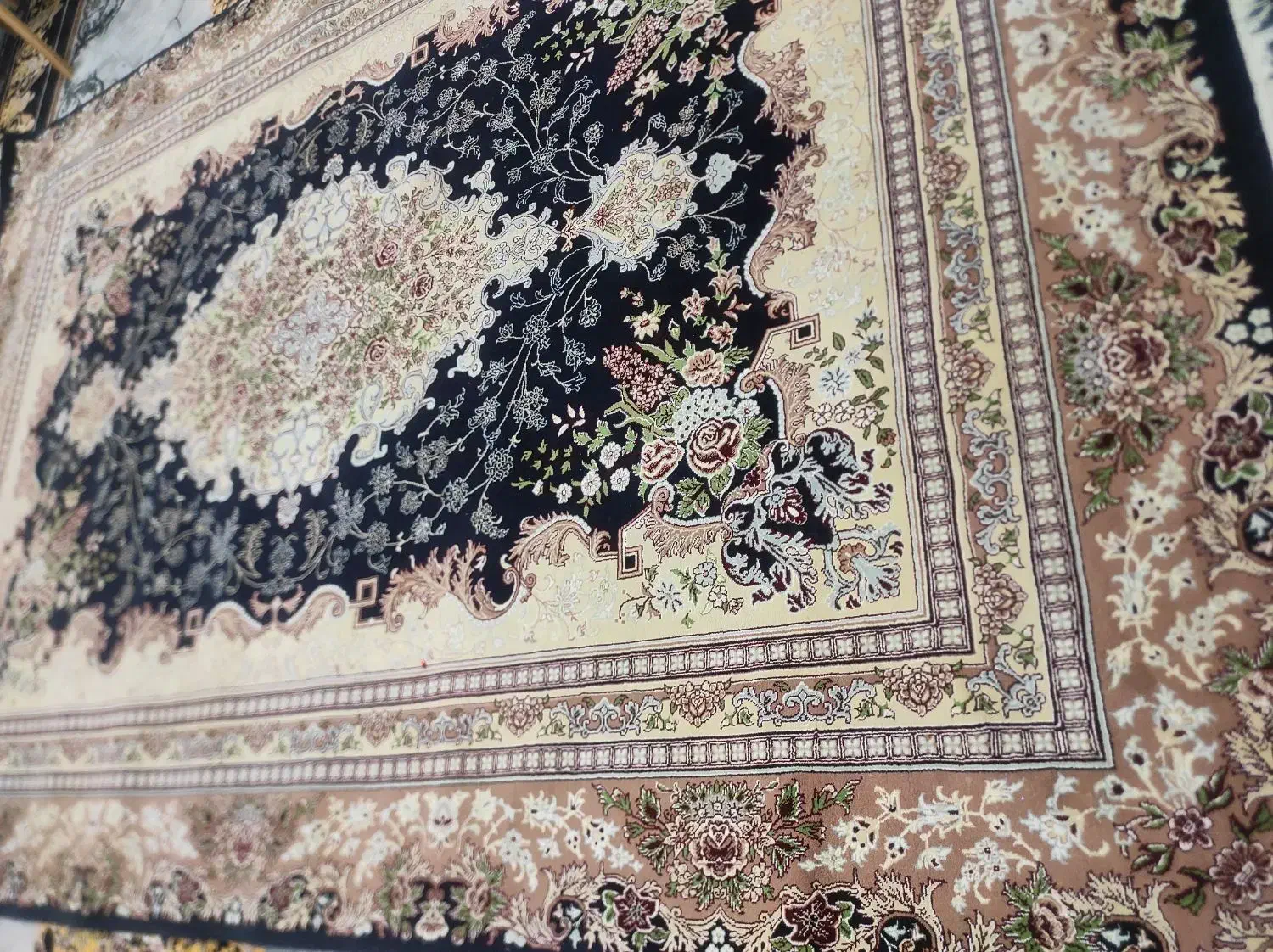 یک جفت فرش در حد نو|فرش|فیروزآباد (فارس), |دیوار