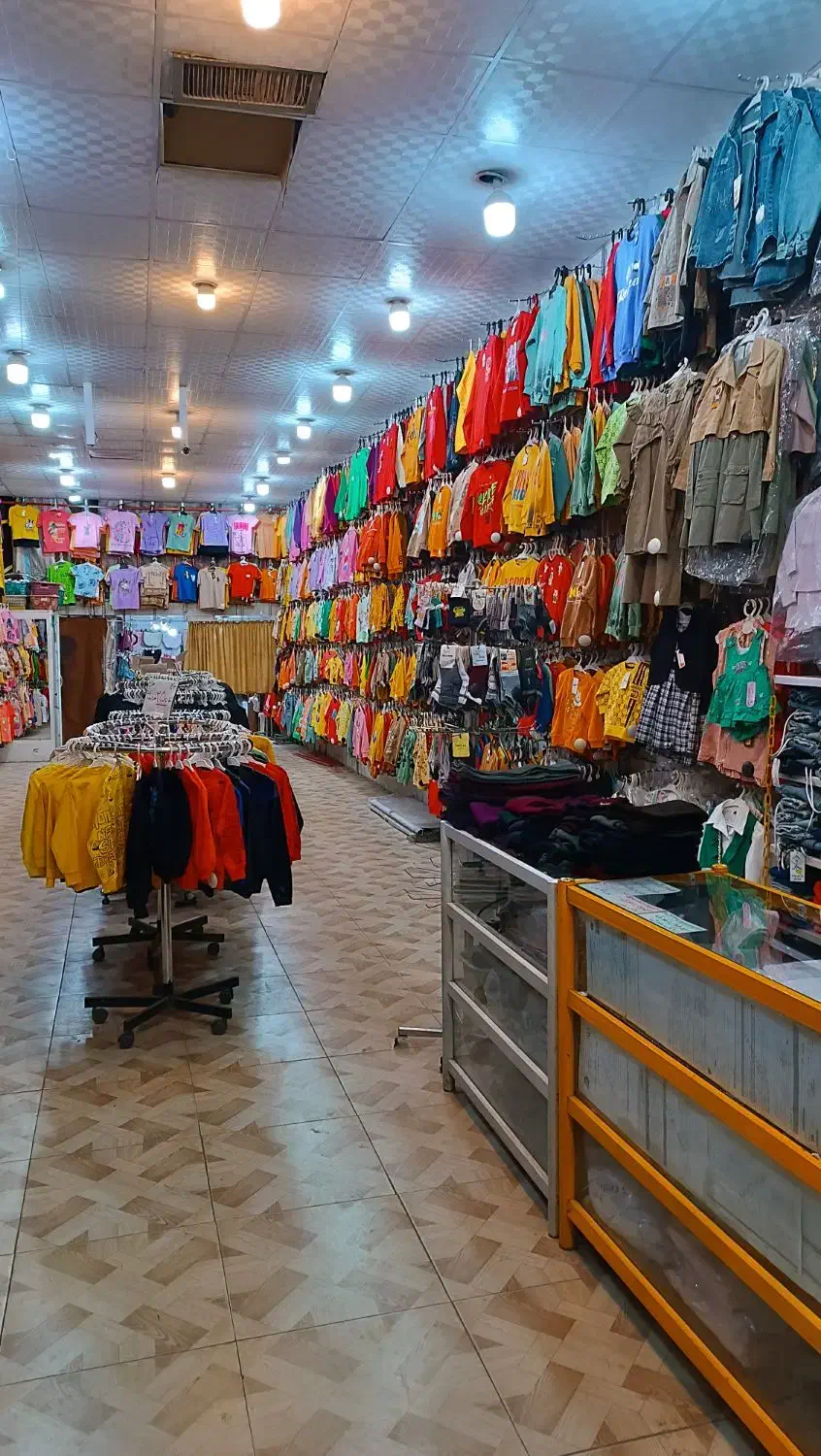 یک باب مغازه فعال به همراه اجناس لباس بچه گانه|کفش و لباس بچه|خمینی‌شهر, |دیوار