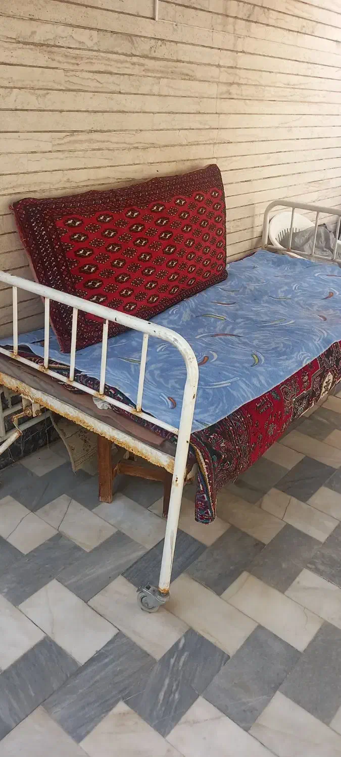 تخت بیمارستان سالم|تخت و سرویس خواب|قم, جوی شور|دیوار