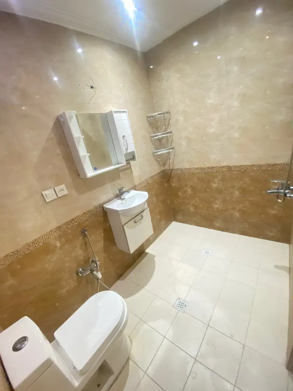 ۱۱۷متری ۲ خوابه ۷ ساله با ویو جنگلی یوسف اباد