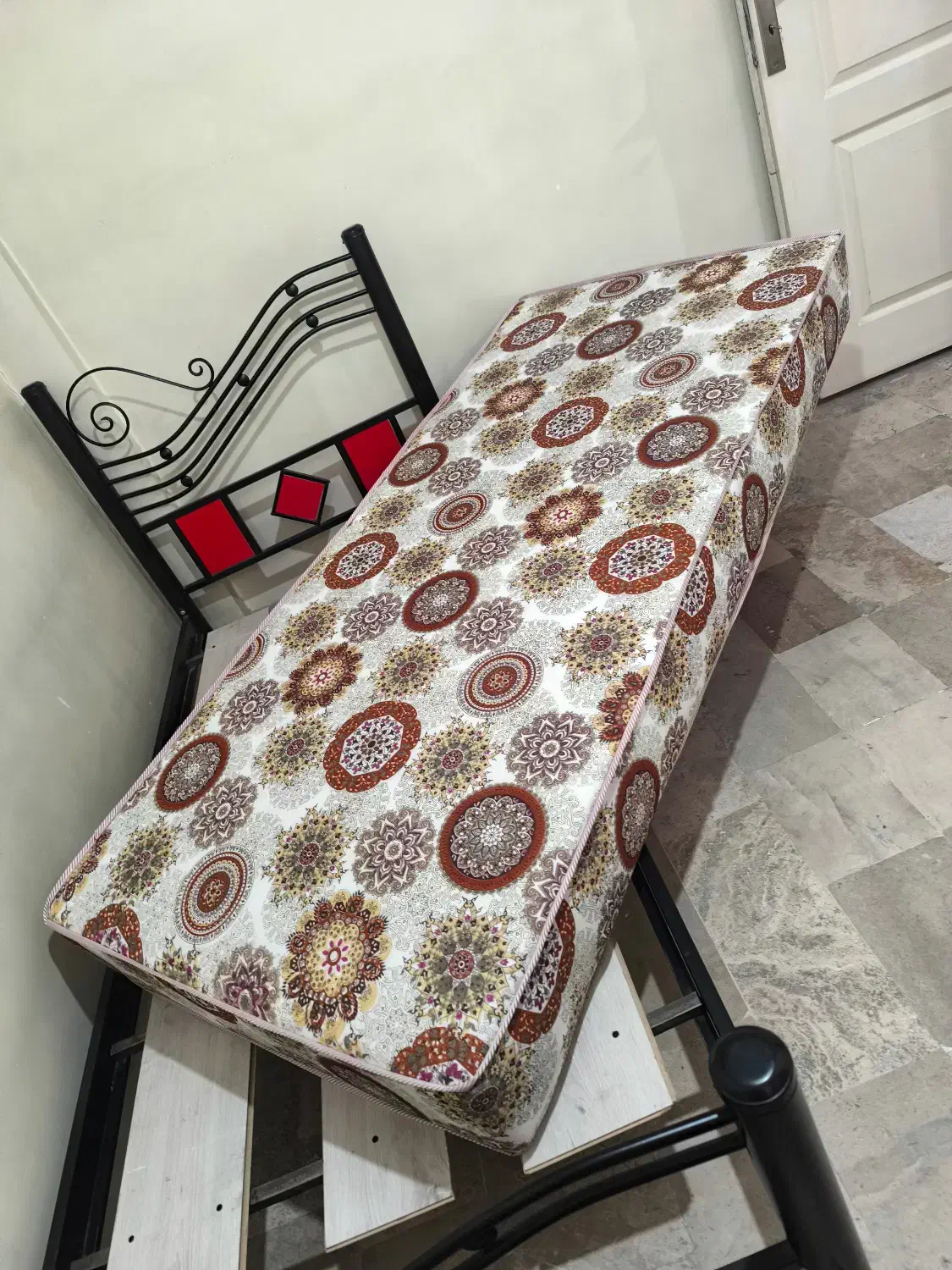 تخت خواب فلزی با  تشک|تخت و سرویس خواب|تهران, نارمک جنوبی|دیوار