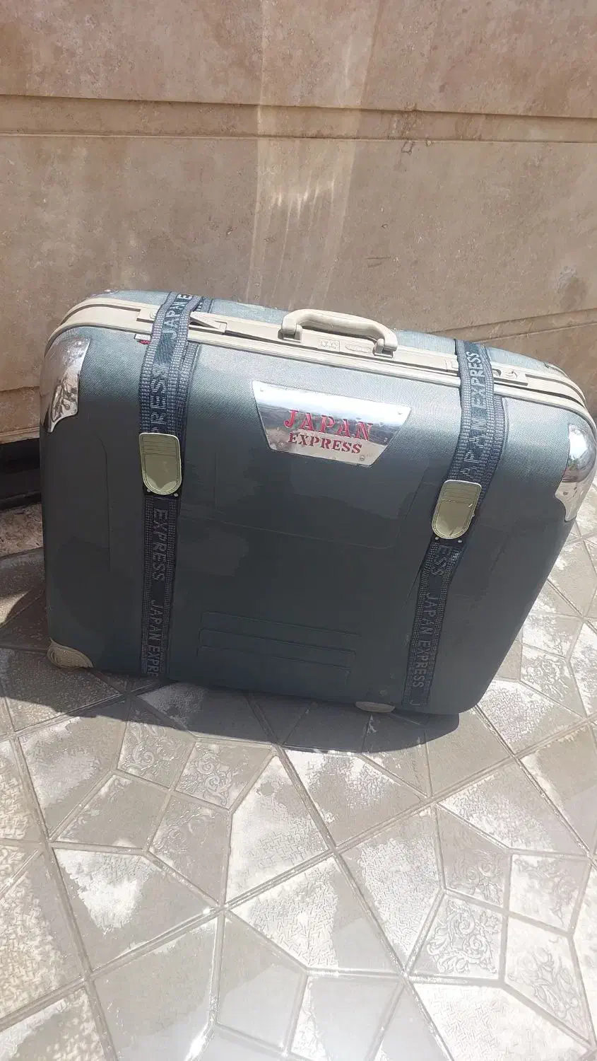 چمدان بزرگ و محکم|کیف، کفش، کمربند|اراک, |دیوار