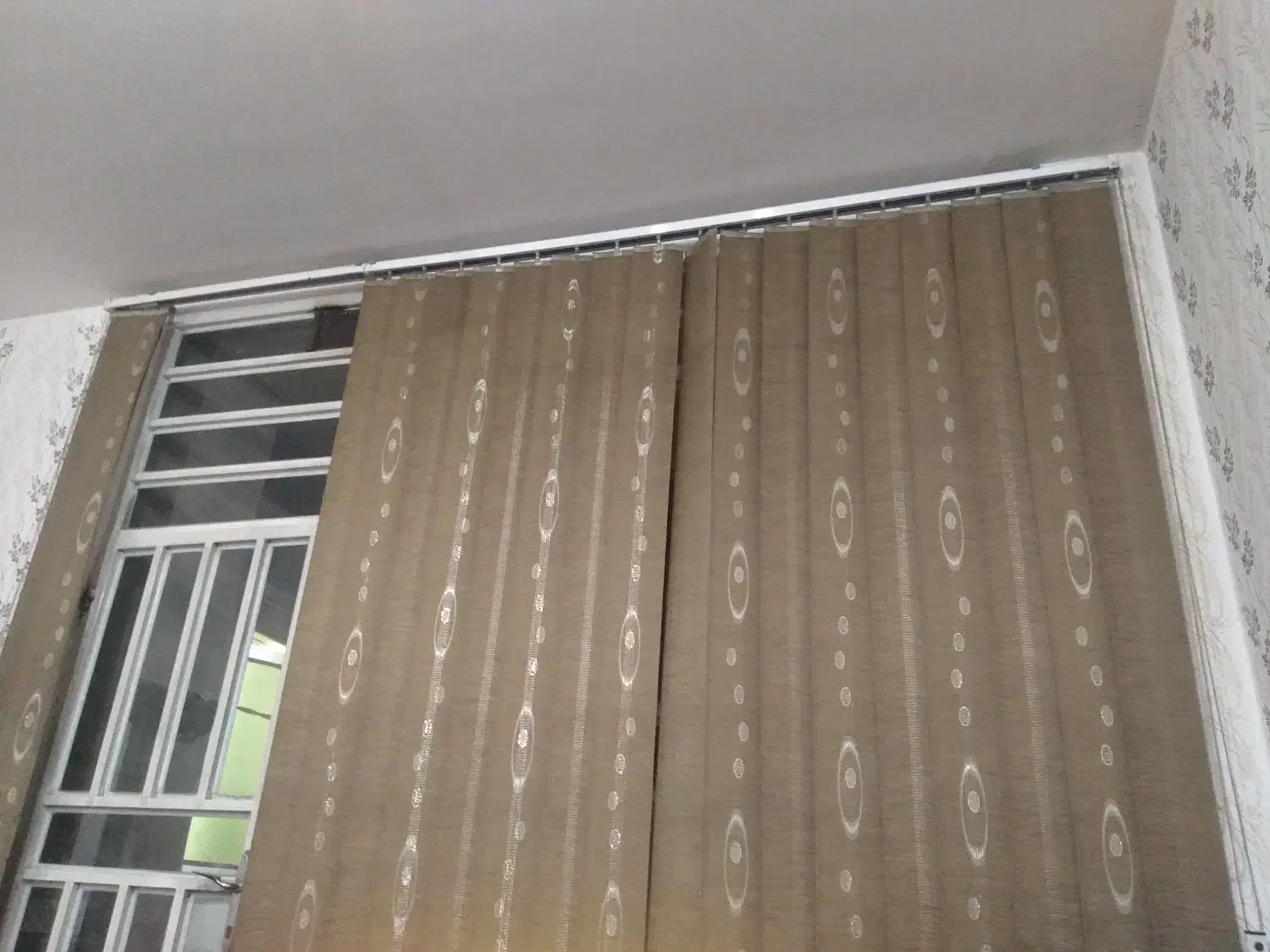 پرده عمودی|پرده، رانر، رومیزی|شیراز, کوشک میدان|دیوار