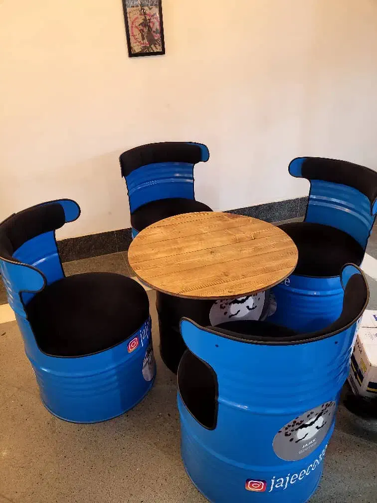 کانتر میز صندلی بشکه ای در حد نو|میز و صندلی غذاخوری|تهران, خاک سفید|دیوار