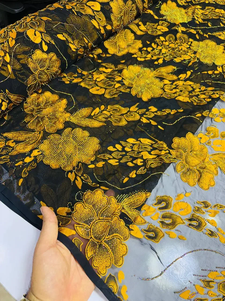 پارچه سرا|لباس|سلماس, |دیوار