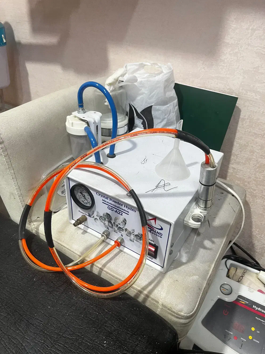 فروش وسایل پاکسازی چون پول لازمم امشب زیر قیمت|آرایشگاه و سالن‌های زیبایی|نیشابور, بزرگمهر|دیوار