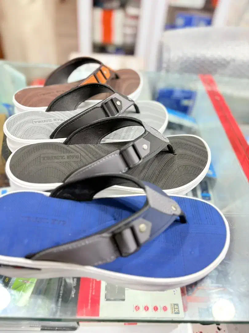 دمپایی|کیف، کفش، کمربند|کنارک, |دیوار