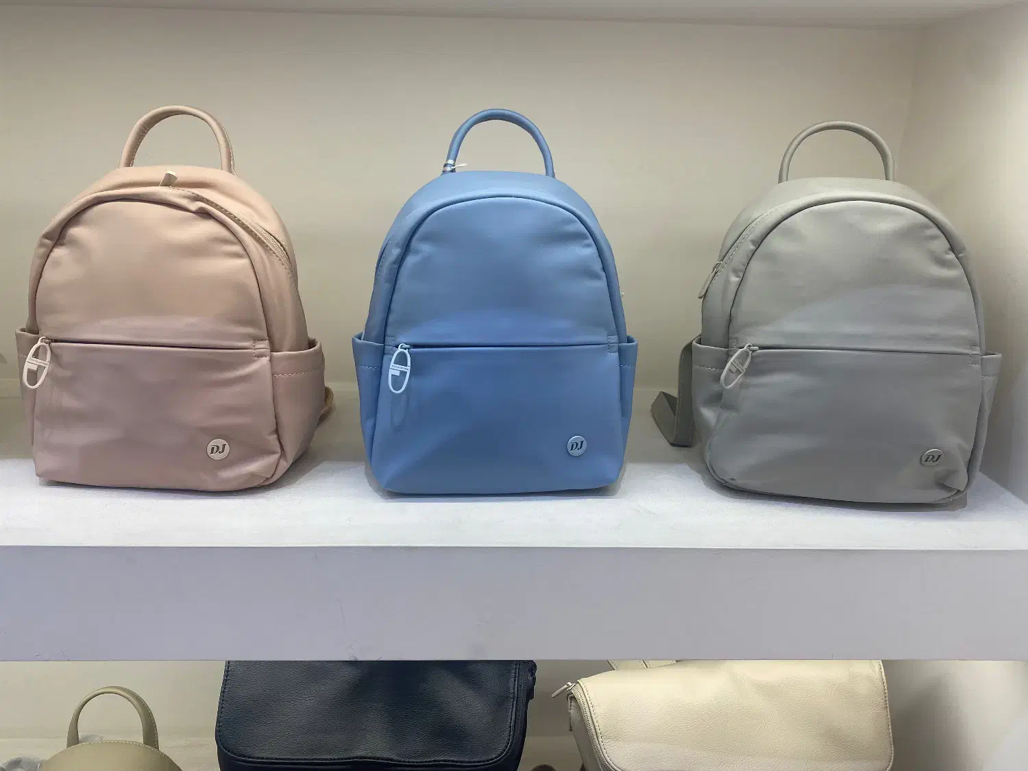 فروشنده و کارگر ساده|استخدام بازاریابی و فروش|تهران, حر|دیوار