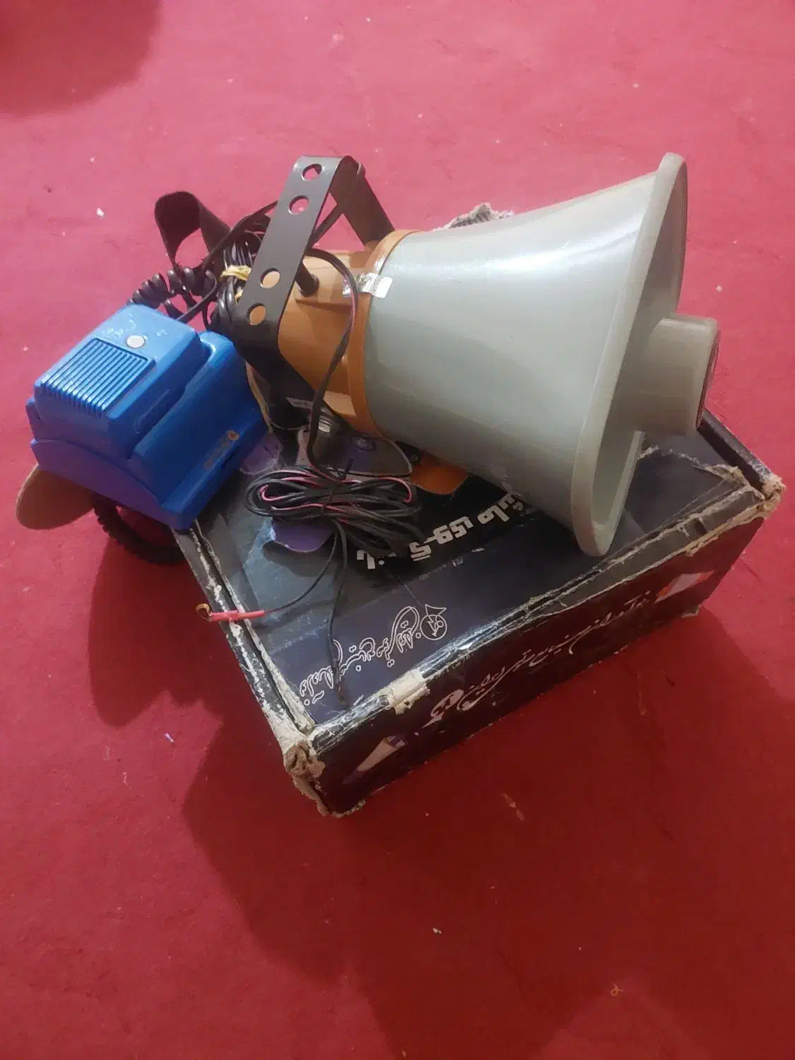 گونی، دبه، حلب و بلندگو|ظروف نگهدارنده، پلاستیکی، یک‌بارمصرف|برازجان, |دیوار