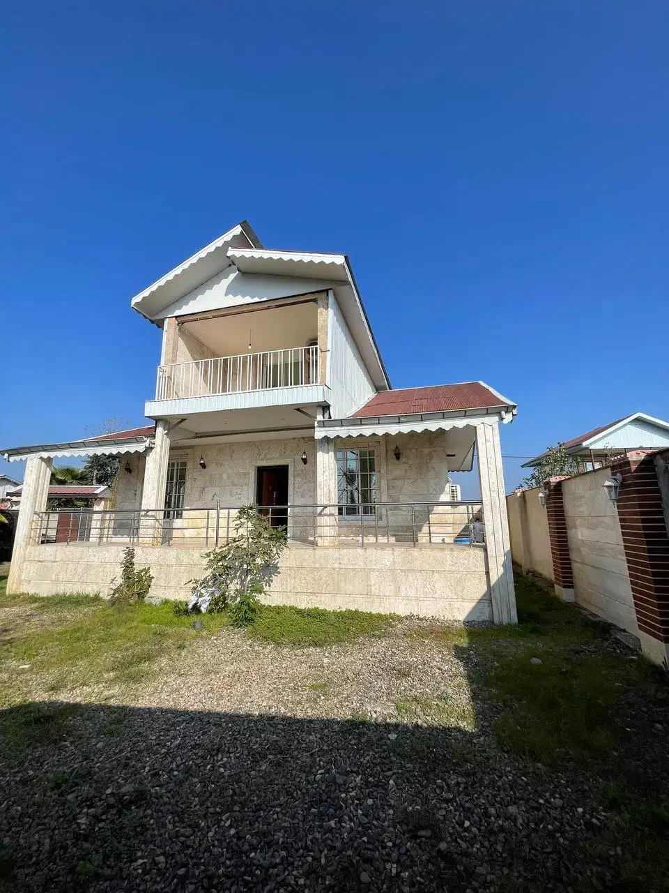 395خانه محوطه 200متر بنا سه خواب سند تک برگ|فروش خانه و ویلا|احمدسرگوراب, |دیوار