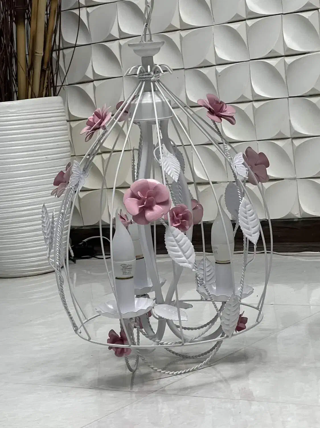 لوستر سفید گلدار|لوستر و چراغ آویز|فردیس, فردیس|دیوار