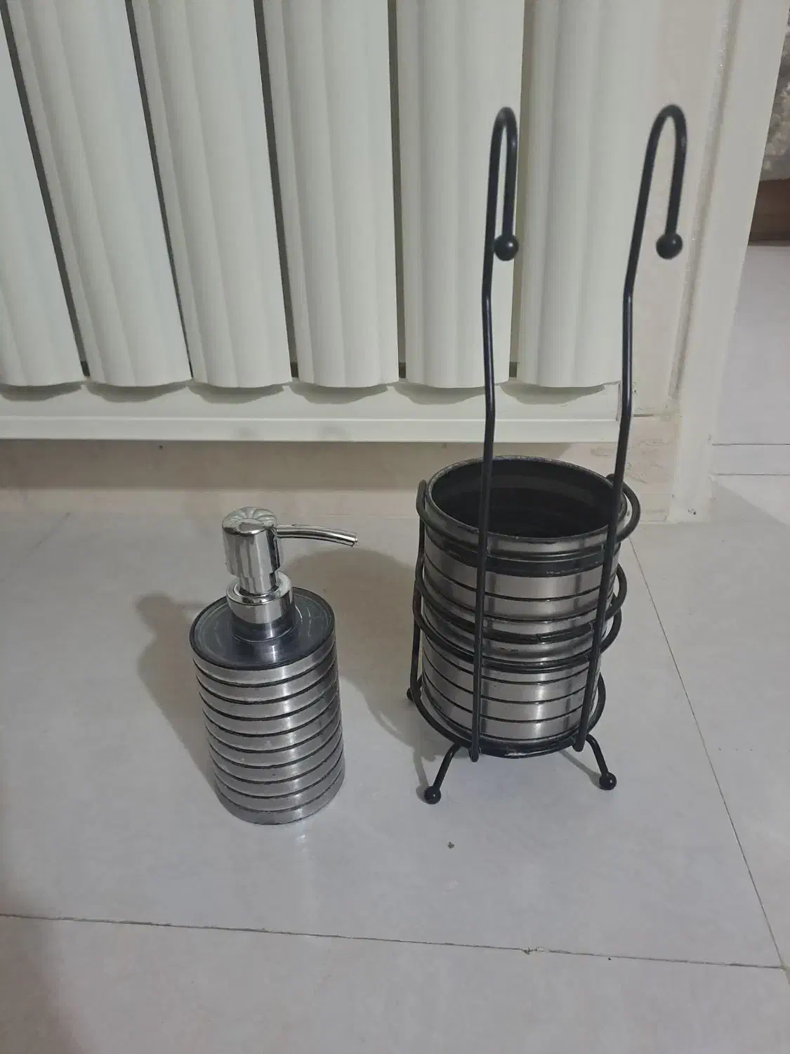 جاقاشقی شیک|آبچکان و نظمدهنده ظروف|اراک, |دیوار