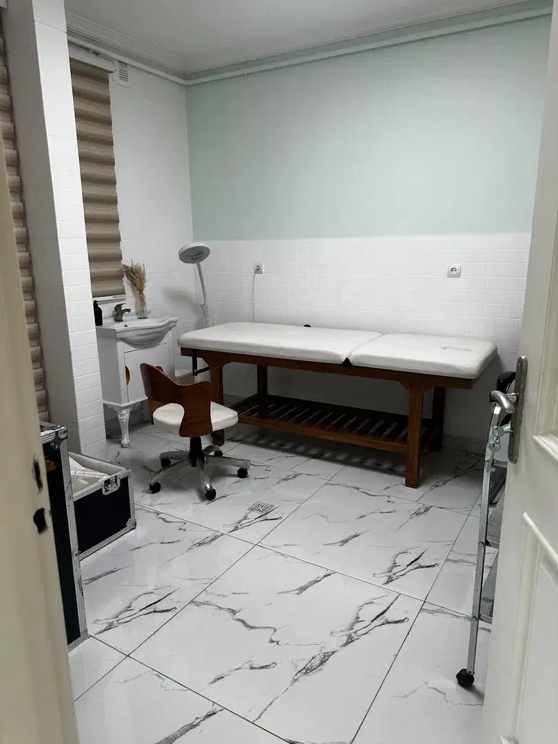 یک اتاق در یک کلینیک درمانی مجهز|اجارهٔ دفتر کار، اتاق اداری، مطب|تبریز, |دیوار