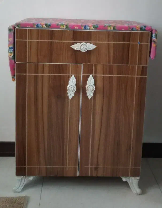 میز اتوی کابینت دار|مبلمان خانگی و میز عسلی|الیگودرز, |دیوار