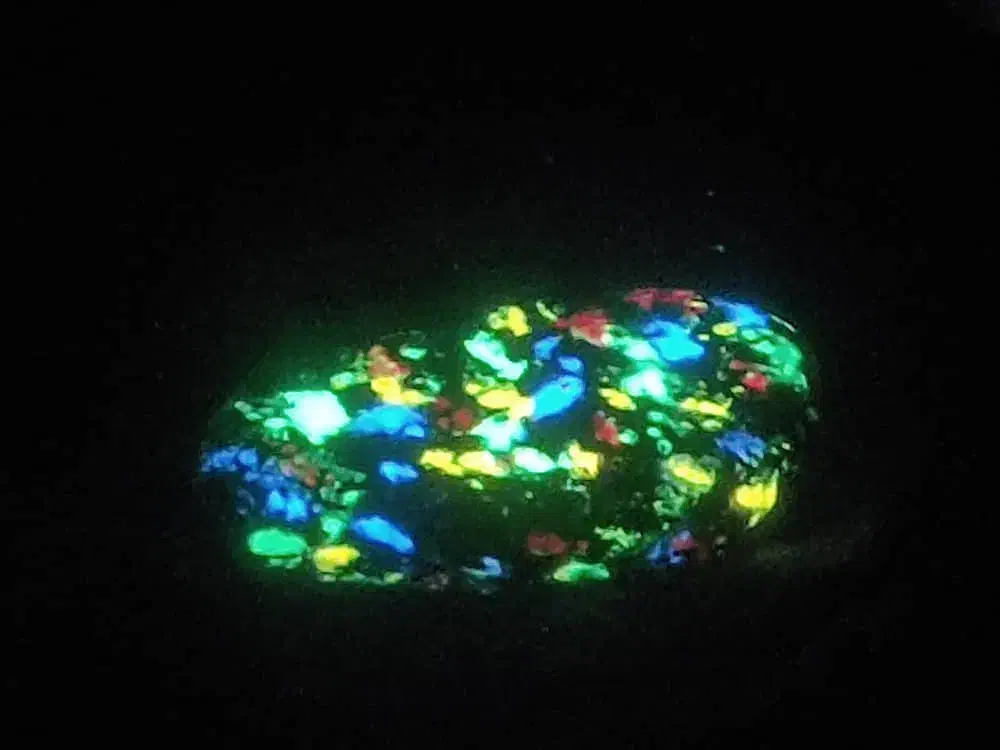 سنگهای گرانبها|کلکسیون اشیاء عتیقه|رباط‌کریم, رباط‌کریم|دیوار