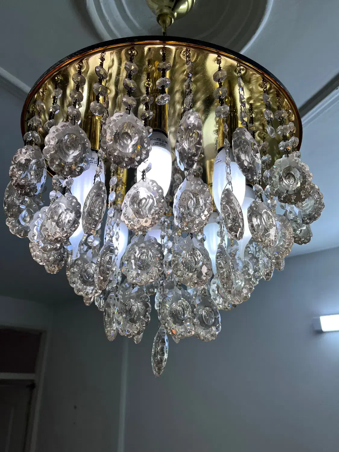 لوستر|لوستر و چراغ آویز|قدس, شهر‌قدس|دیوار