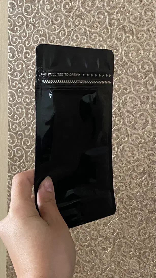 تعدادی پاکت بسته بندی متالایز،پنجره دار و|ظروف نگهدارنده، پلاستیکی، یکبارمصرف|مشهد, ارشاد|دیوار