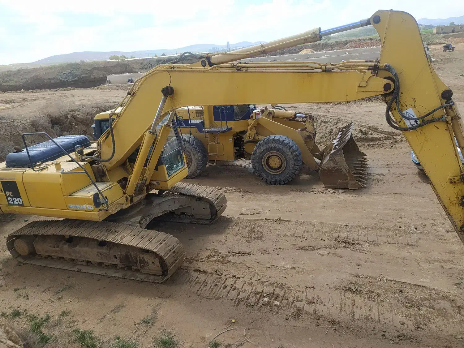بیل مکانیکی زنجیری 220 خط 7کوماتسو|ماشینآلات صنعتی|اسلامشهر, ملکآباد|دیوار