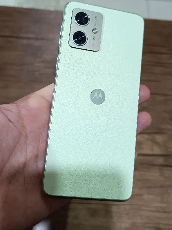 دوعدد گوشی ناتینگ و موتورولا معاوضه با موتور|موبایل|سیلوانه, |دیوار