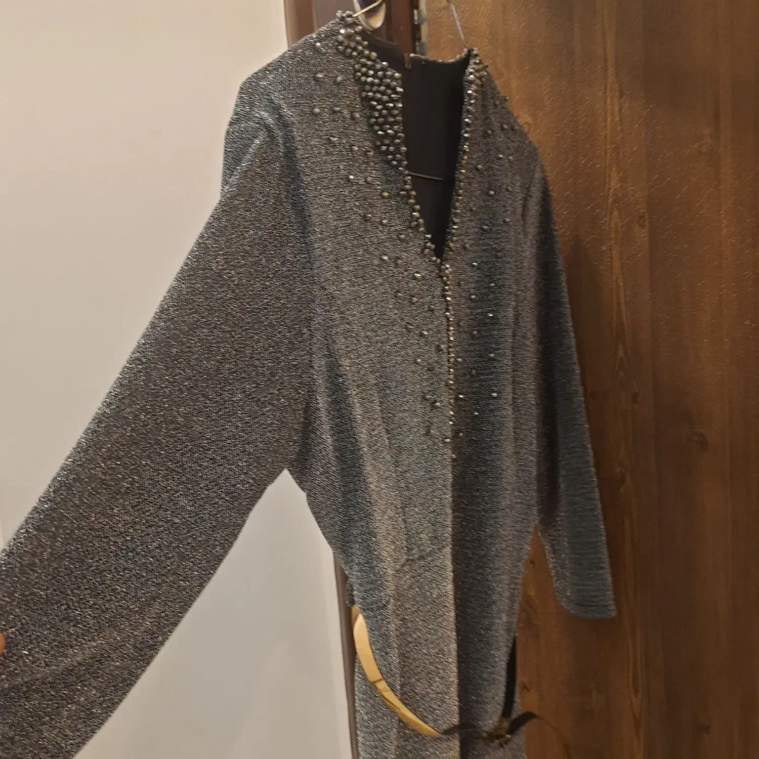 لباس مجلسی|لباس|رودهن, |دیوار