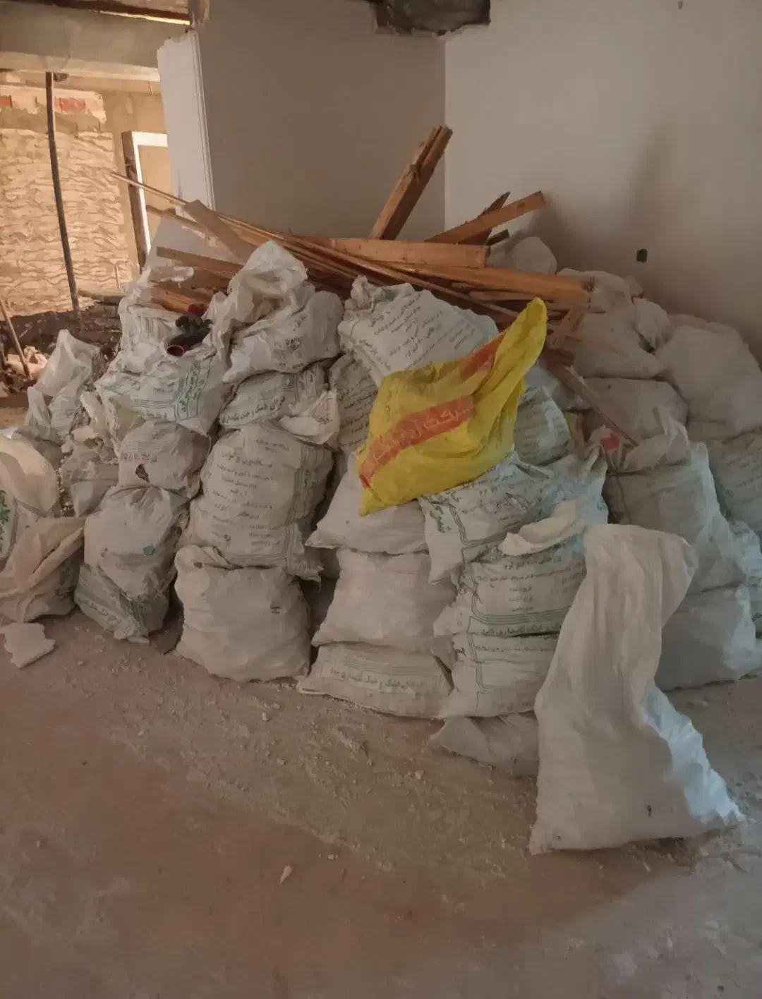 بتن کنی و تخریب ساختمان کلئ و جزئ /تغییرات/|خدمات پیشه و مهارت|تبریز, |دیوار