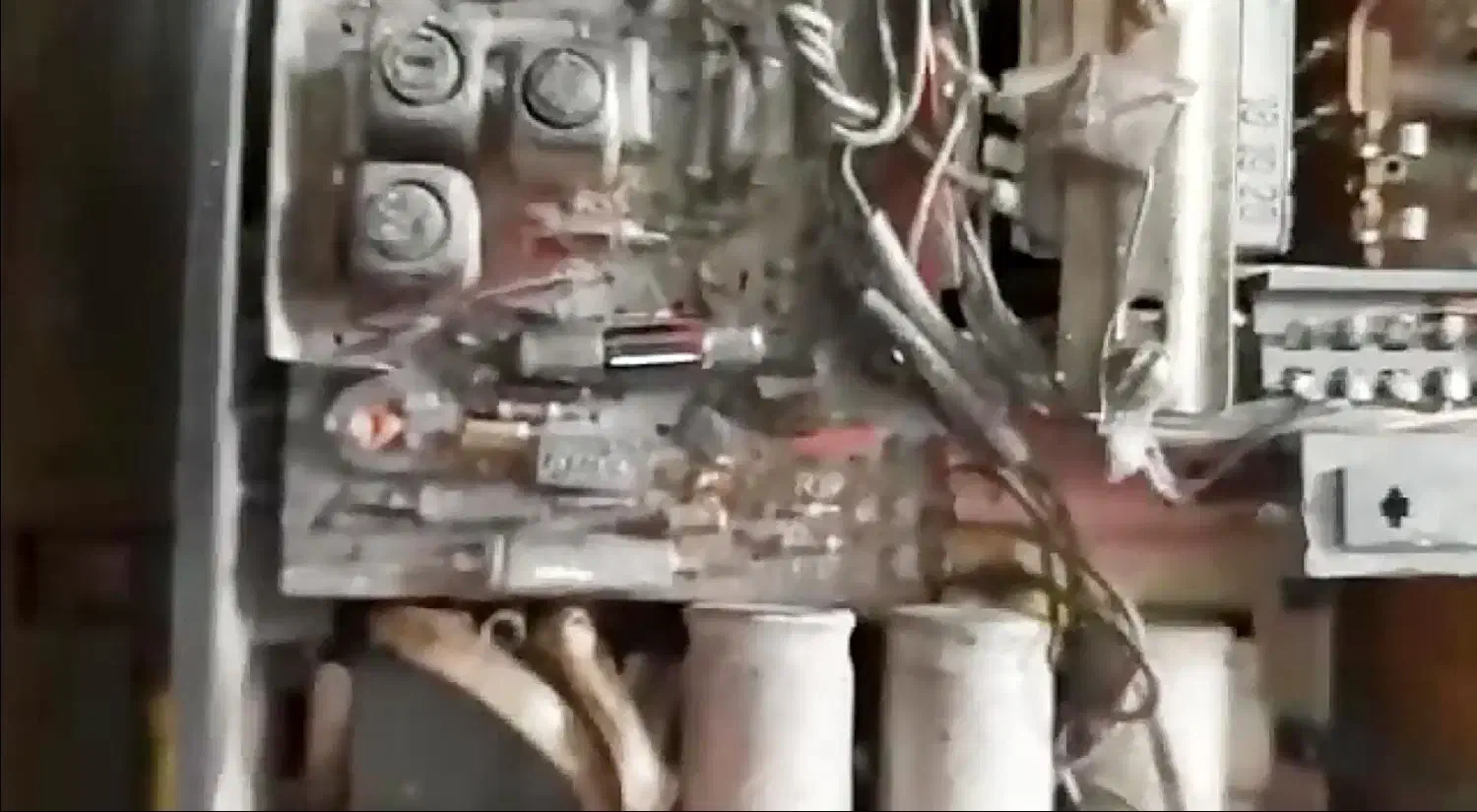 رادیو عتیقه تاریخ ساخت 1345|کلکسیون اشیاء عتیقه|تربت‌حیدریه, شهرک ولیعصر|دیوار