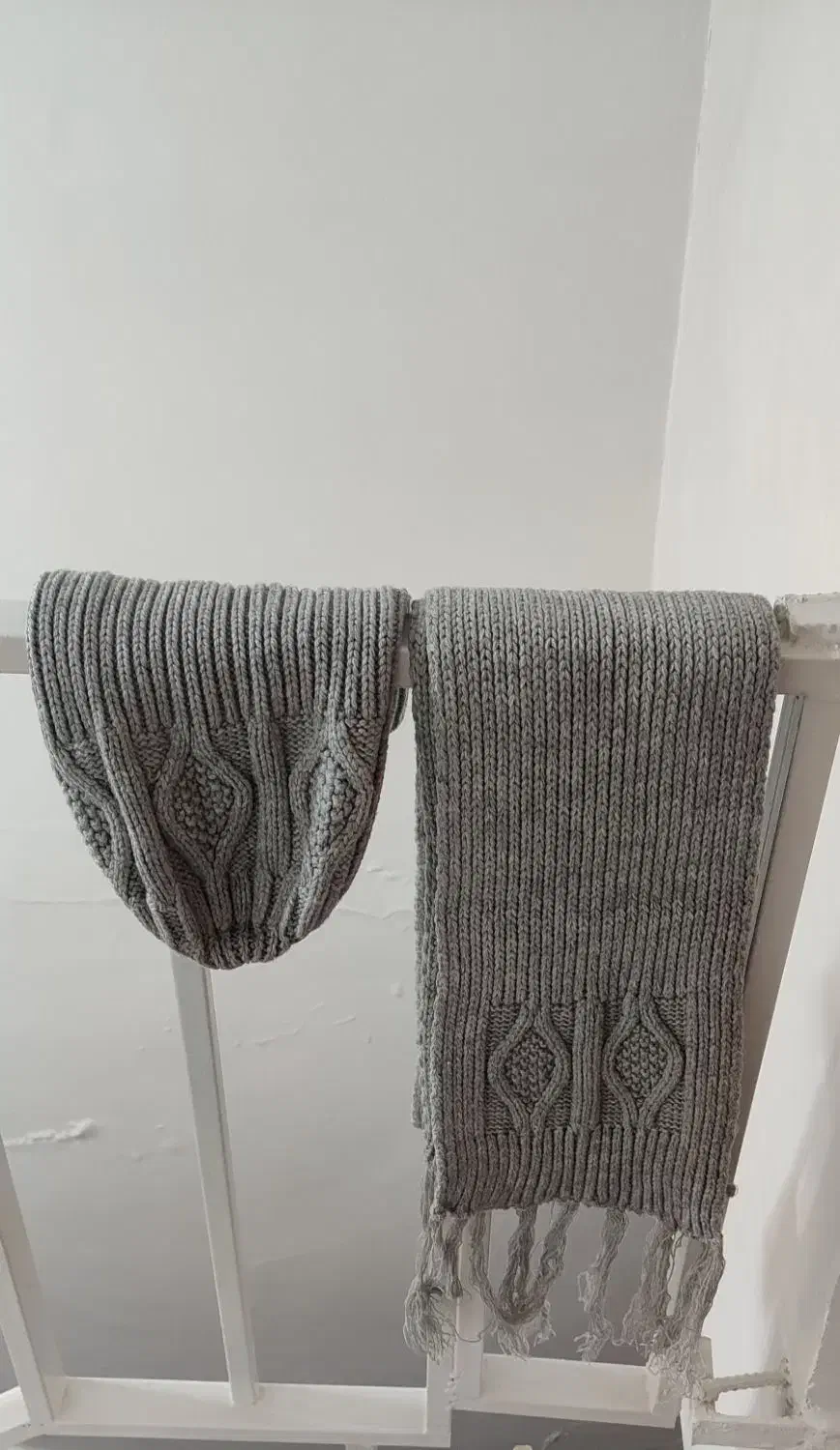 کلاه وشال گردن|لباس|الوند, |دیوار