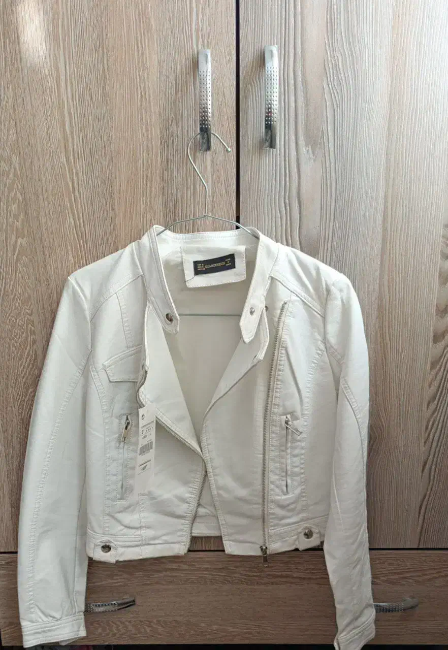 کت چرم نو|لباس|فولادشهر, مسکن مهر فولادشهر|دیوار