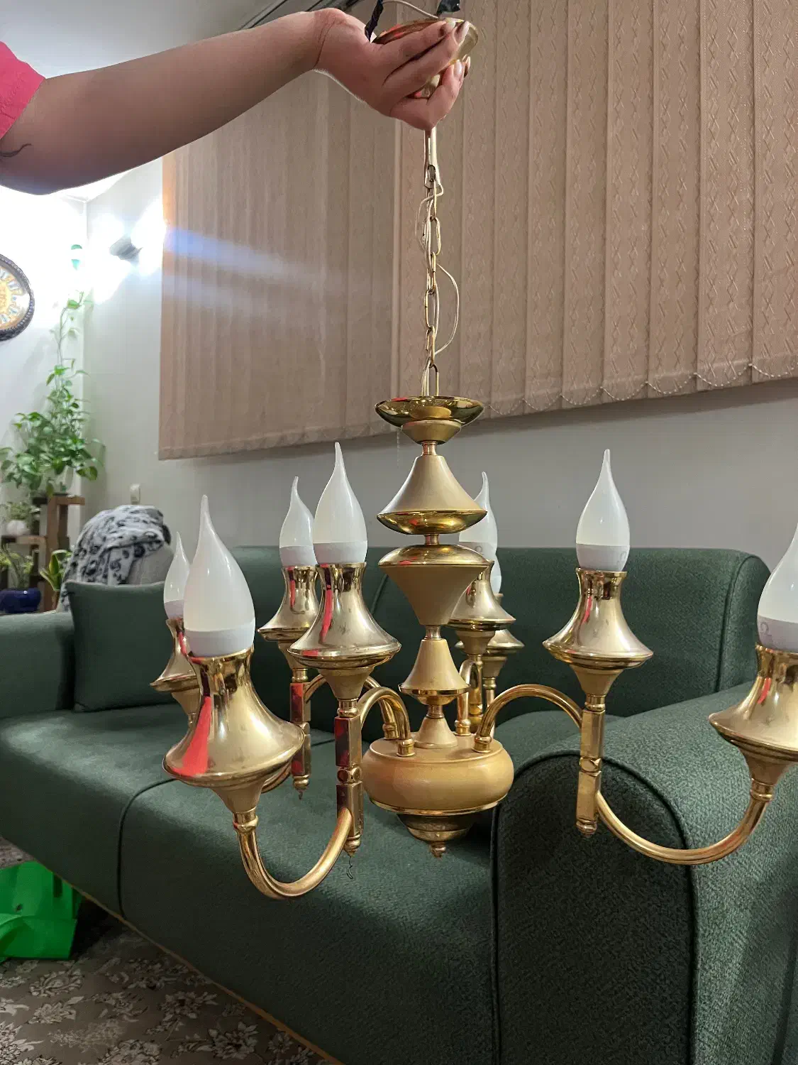 لوستر ۸ شعله روکش طلا|لوستر و چراغ آویز|اصفهان, باغ فدک|دیوار